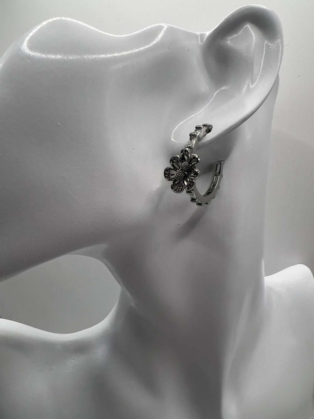 011. kate spade silver plated earrings with floral crystal accent. - Picture 4 of 4